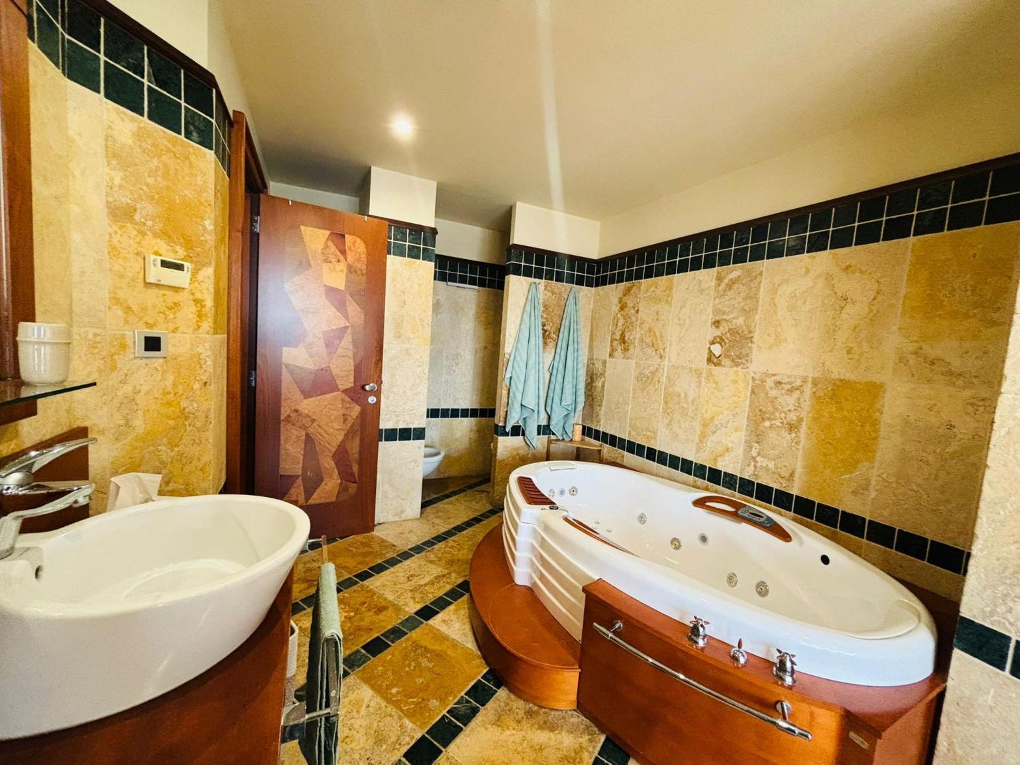 Atico Duplex, Con Piscina Privada, Jacuzzi Y Gimnasio Holiday home *